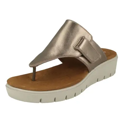 (UK 6.5, Gold Metallic (Gold)) Ladies Clarks Unstructured Toe Post Sandals Un Karely Sea - D Fit