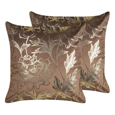 Set of Velvet Cushions Floral Print x cm Brown DAFFODIL