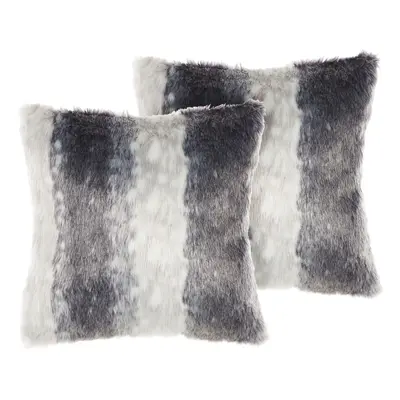 Set of Faux Fur Cushions x cm Black and White RUBRUM