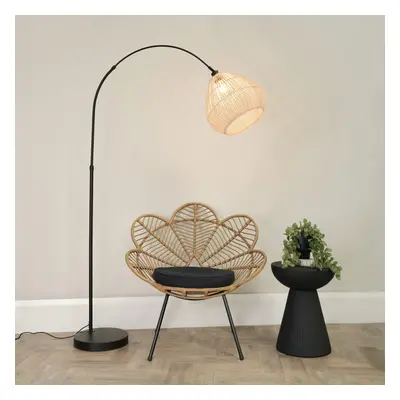 ValueLights Louis Rattan Teardrop Shade Black Arched Floor Lamp & Bulb