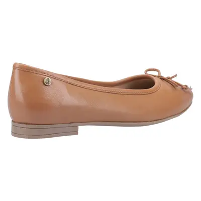 (Brown, (Adults')) Hush Puppies Naomi Leather Women's Tan Flats