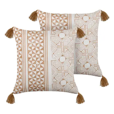 Set of Cotton Cushions Geometric Pattern with Tassels 45x45 cm Light Brown and White MALUS