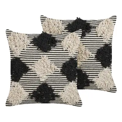 Set of Tufted Cotton Cushions Geometric Pattern x cm Beige and Black BHUSAWAL