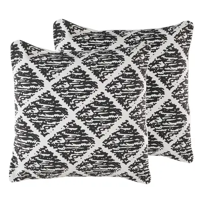 Set of Cotton Cushions Geometric Pattern x cm Black and White HAZRO