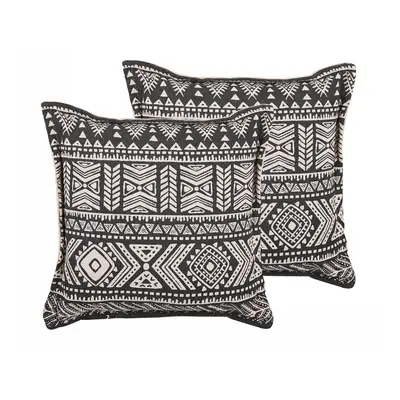 Set of Cotton Cushions Geometric Pattern x cm Black and Beige SIRVAN