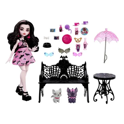 Mattel Monster High Draculaura Bite in The Park Doll and Playset Medi