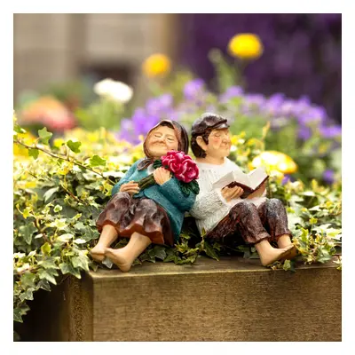 Sitting Grandparent Garden Ornaments Outdoor Solar Grandma and Grandpa