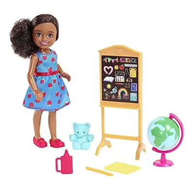 Barbie Chelsea Can Be Playset with Brunette Chelsea Teacher Doll (6 Inches), Chalkboard, Pointer