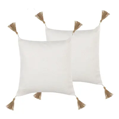 Set of Embossed Cushions with Tassels x cm White AZALEA