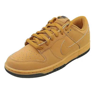 (11) Nike Dunk Low Retro Se Mens Fashion Trainers in Wheat