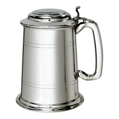 Lidded one pint pewter tankard