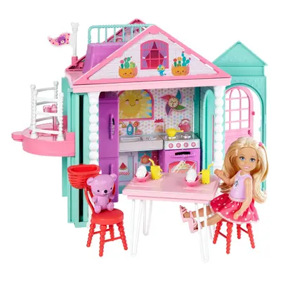 Barbie DWJ50 FAMILY Chelsea Clubhouse Portable Play, Colourful Building, Doll Included, Kitchen 