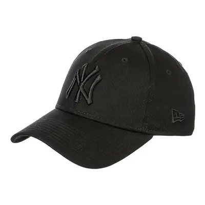 New Era Classic 39Thirty New York Yankees Cap - Black / Black -M/L