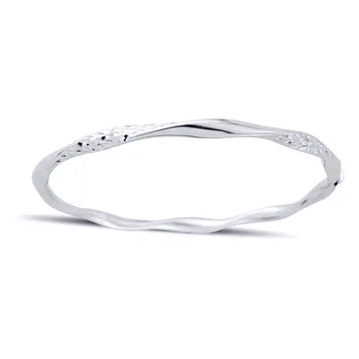 Jewelco London Ladies 9ct White Gold - 4mm Twisted Diamond-cut Sparkling Bangle Bracelet - BNNR0