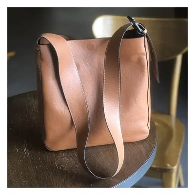 (brown) Leisure Women Big Bag Genuine Leather Wide Belt Bucket Bag Soft First Layer Cowhide Shou