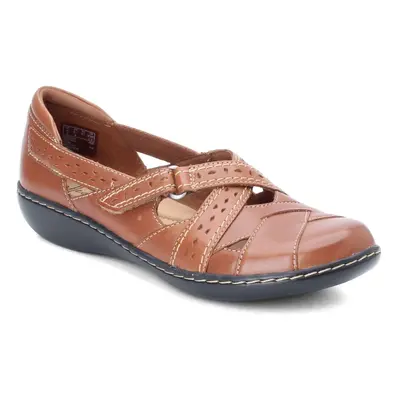 Clarks Women's Ashland Spin Q Slip-On Loafer Tan