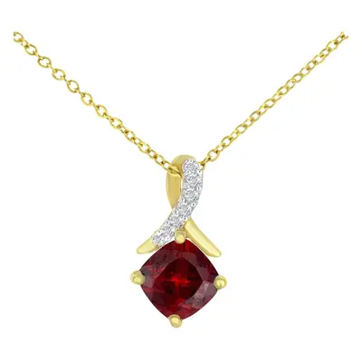 Jewelco London 9ct Yellow Gold Round 3pts Diamond Cushion 0.72ct Garnet Kiss Crossover Pendant N