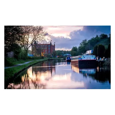 For One, 90 minute canal cruise with steak hotpot crusty bread & a glass of wine,beer