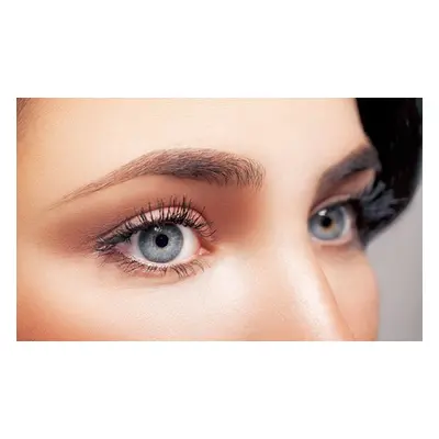 Semi-permanent make-up on the upper or lower eyeliner