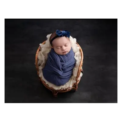 Newborn or baby photoshoot with one 7 x 5 print