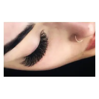 One Full Set of Hybrid Eyelash Extensions