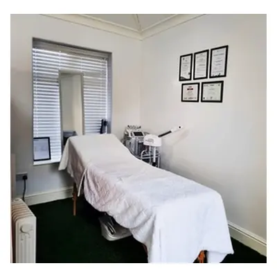 Premium Hydrafacial with LED & Back Neck & Shoulders Massage - 90 Minutes Total